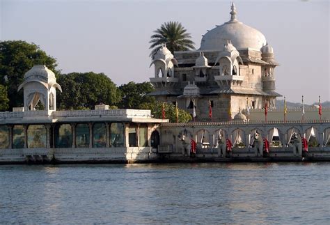  Jag Mandir Udaipur! Ett Översvärmningsvärt Palats Mitt i Pichola-sjön