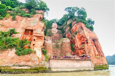 Lingyuntempel: En mystisk oas med en fantastisk utsikt över Leshan!