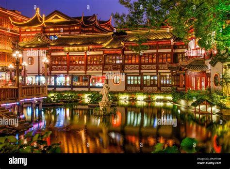  Yu Garden: En Mystisk Oas Mitt i Shanghai's Pulserande Hjärta!