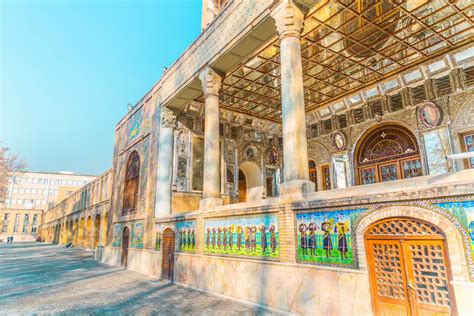 Golestan Palace: En resa genom Persias praktfulla historia och en oas av lugn i Teherans hektiska centrum!