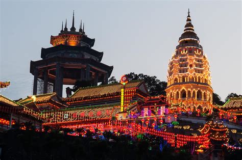 The Kek Lok Si Temple: Enchanting Serenity Amidst Penang's Bustling Landscape!