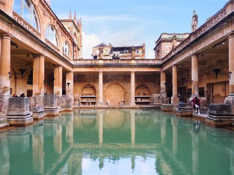 The Roman Baths: En Upplevnad Historisk Vandring Till Den Romerska Epoken!